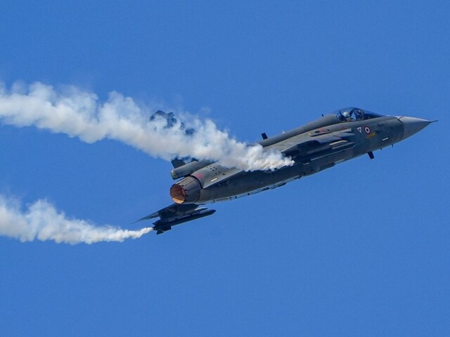 होर्मुज में घिरे अमेरिका-इजरायल, तेजस मार्क1A पर आई आफत,  AMCA पर भी तलवार