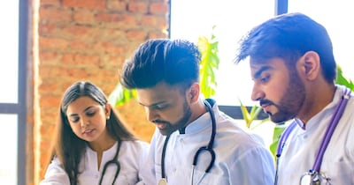 इनमें से एक कॉलेज तो देश का नंबर 1 मेडिकल कॉलेज भी है. 