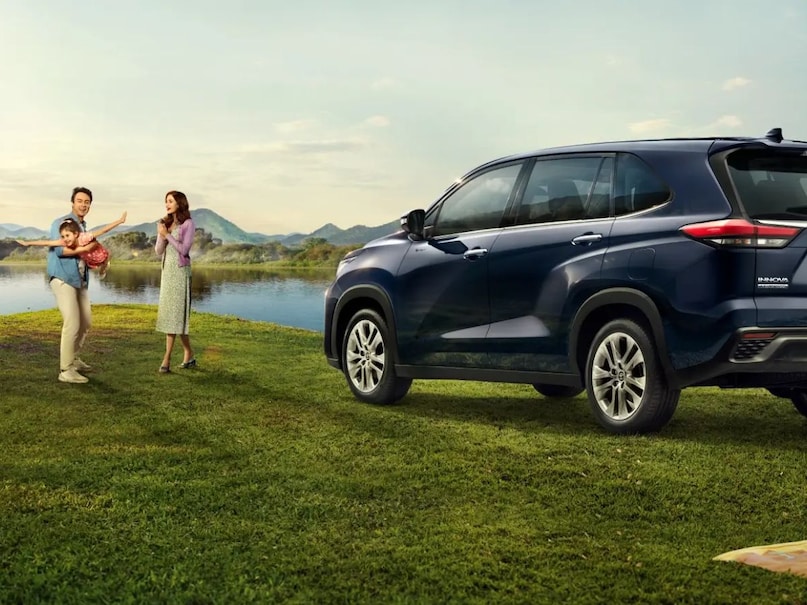 Toyota Innova Hycross