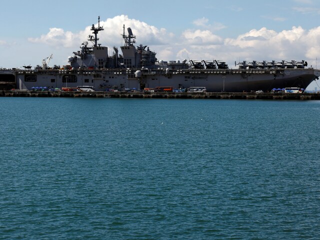 USS ट्रिपोली को ईरान क्यों भेज रहा अमेरिका, क्या एयरक्राफ्ट कैरियर हुए फेल?