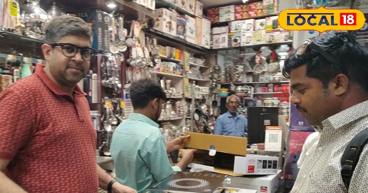 कोडरमा में दिखा एलपीजी गैस संकट का डर, इंडक्शन चूल्हे के लिए दुकानों पर लगी भीड़