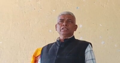 Illiterate Ramji Manjhi Teaches Foreign Languages to Begging Children in Bodh Gaya