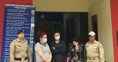 तीनों के खिलाफ पुलिस ने मुकदमा कर लिया है. 