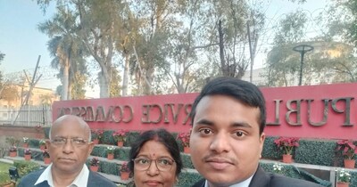 अपने माता-पिता के साथ अभिजीत नंदन वर्मा.