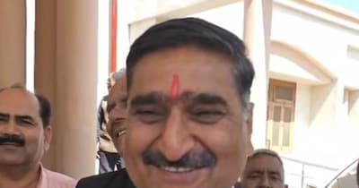 अलीगढ़ के नुमाइश मैदान में नमाज की परमिशन पर भी सांसद सतीश गौतम ने सवाल उठाए.