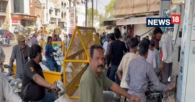 मंदसौर में तेल की कमी की अफवाह से पेट्रोल पंपों पर भारी भीड़, प्रशासन ने कहा- पैनिक न हों.