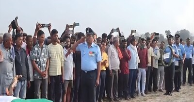 नम आंखो से दी गई विदाई