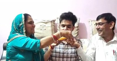 वैभव ने यूपीएससी परीक्षा क्रैक कर सोनीपत जिले का नाम रोशन किया है.