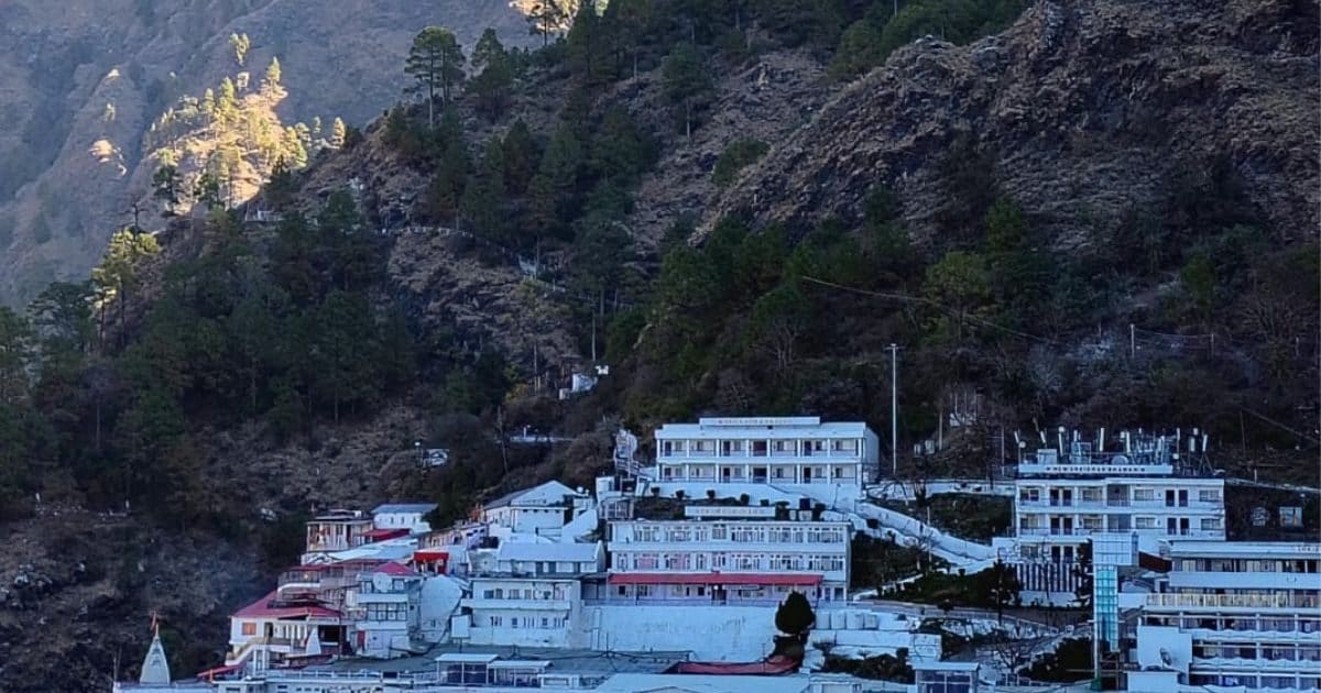 Vaishno devi Yatra Halted | Vaishno Devi Yatra | वैष्णों देवी दर्शन के लिए पहुंच गए 45000 लोग, यात्रा पर लगी पाबंदी, कब से दर्शन कर सकेंगे श्रद्धालु