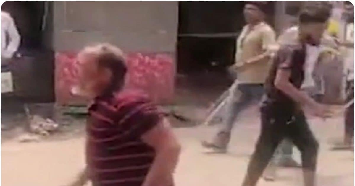 ‘घर में जो भी हो उससे लैस रहें’, ममता के बयान के बाद भड़की हिंसा, चुनाव आयोग का एक्शन, इंस्पेक्टर हुआ सस्पेंड