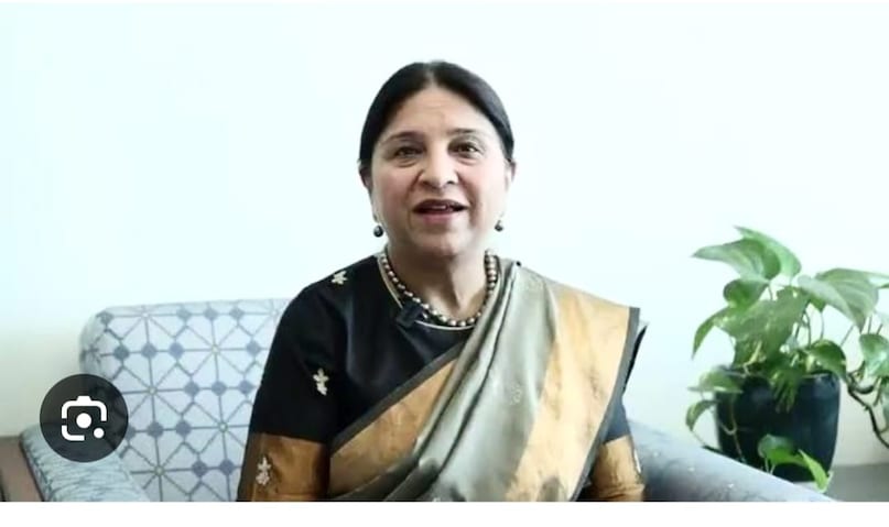 डॉ. नीना मल्होत्रा:भारत की प्रसिद्ध स्त्री-रोग विशेषज्ञ नीना मल्होत्रा प्रजनन चिकित्सा और आईवीएफ विशेषज्ञ हैं. एम्स में नई दिल्ली के ऑब्स्टेट्रिक्स एंड गायनेकोलॉजी विभाग की एचओडी डॉ. नीना इनफर्टिलिटी और और असिस्टेड रिप्रोडक्टिव टेक्नोलॉजी (ART) पर काफी काम कर चुकी हैं. जहां प्राइवेट आईवीएफ क्लीनिकों का पूरे भारत में बोलबाला है वहां नीना सरकारी तंत्र में इस सुविधा से दंपत्तियों को संतान सुख दे रही हैं. इनके कई रिसर्च जैसे 30 के बाद महिलाओं में अंडाणुओं की क्वालिटी घटना, डोनर एग आईवीएफ और सेल्फ एग आईवीएफ की तुलना, जीटीबी, पीसीओएस आदि बीमारियों के इलाज और रिसर्च में इन्हें कई अवॉर्ड मिले हैं.