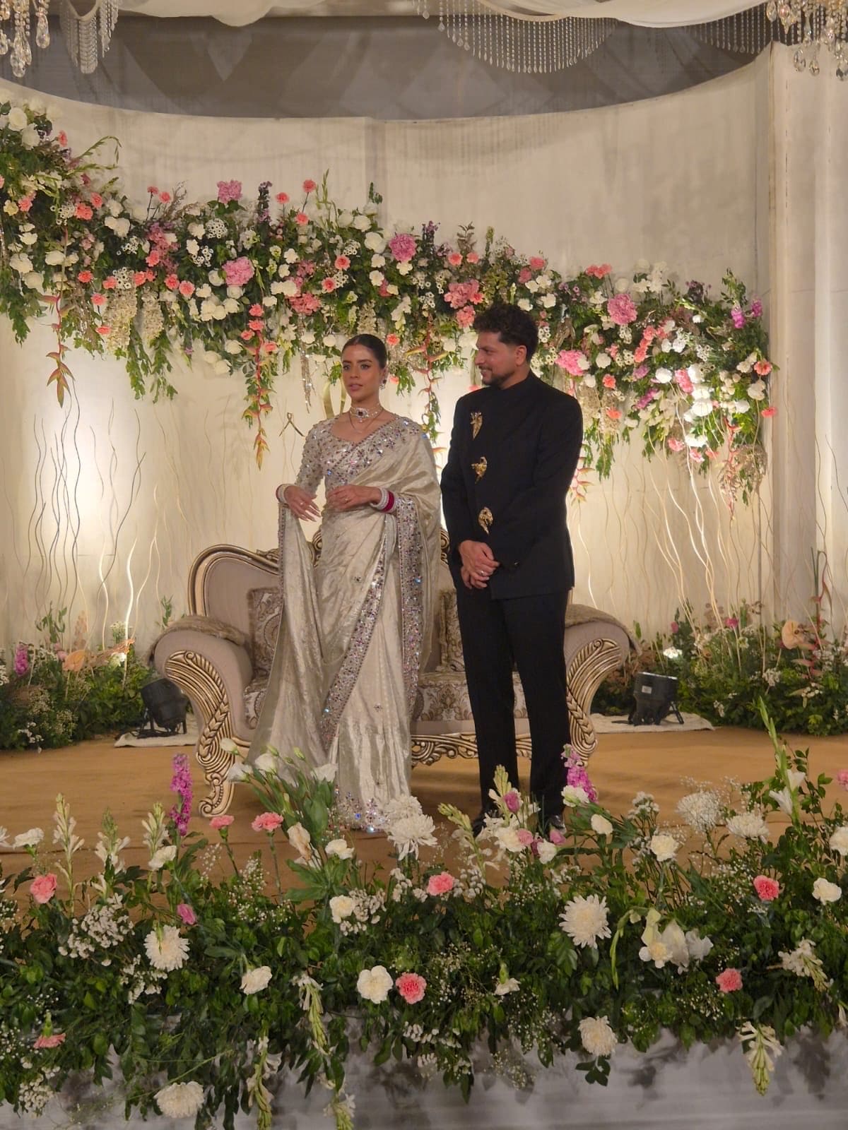 लखनऊ में कुलदीप यादव की रिसेप्शन पार्टी  शुरू, योगी-अखिलेश दोनों पहुंचे