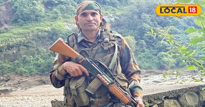 समस्तीपुर जिला आज गहरे शोक और गर्व के भाव में डूबा हुआ है. मोरवा प्रखंड के बाजितपुर करनैल पंचायत का लाल सीताराम यादव देश की सेवा करते हुए जम्मू कश्मीर में शहीद हो गया. जैसे ही शहादत की खबर गांव पहुंची, पूरे इलाके में मातम छा गया. गांव की गलियों में सन्नाटा पसर गया और हर घर से रोने की आवाजें आने लगीं. लोग अपने-अपने घरों से निकलकर शहीद के घर की ओर उमड़ पड़े. हर किसी की आंखें नम थीं और हर कोई इस वीर सपूत को याद कर रहा था. एक तरफ गम का माहौल था तो दूसरी ओर लोगों के दिल में गर्व भी था कि उनके गांव का बेटा देश के लिए शहीद हुआ है.