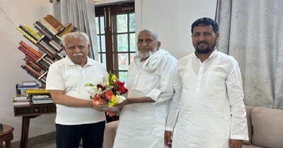 कांग्रेस विधायक मोहम्मद इलियास ने केंद्रीय मंत्री मनोहर लाल से गुरुवार को मुलाकात की. 