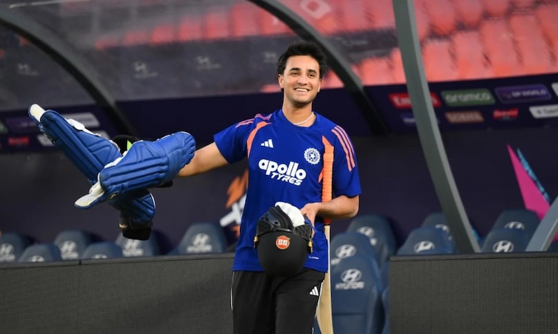 6 cricketers flash diamond studs, abhishek sharma, Hardik pandya, arshdeep singh, tilak varma, Washington sundar, arshdeep singh, Hardik pandya earrings, abhishek sharma tennis necklace, tilak varma ear rings, हार्दिक पंड्या, अभिषेक शर्मा, फैशन के बादहशाह पंड्या, अभिषेक शर्मा डायमंड चेन 