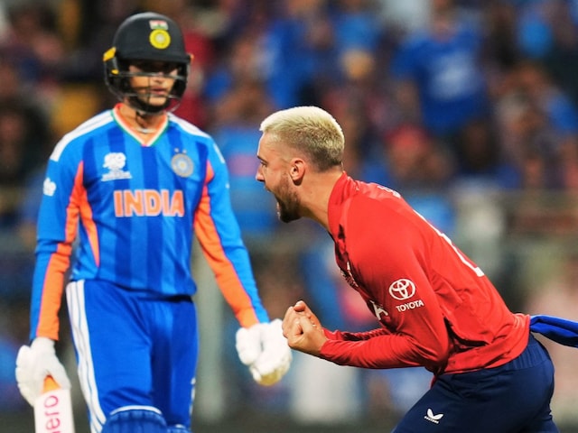 ফ্লপের পরও কি প্লেয়িং ইলেভেনে জায়গা পাবেন অভিষেক, কী বললেন ভাজ্জি?