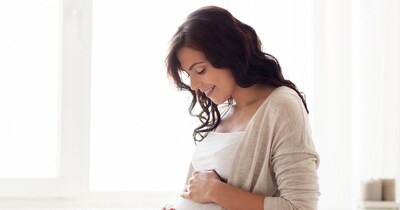 प्रेग्नेंसी में हार्मोनल बदलाव के कारण भी एसिडिटी की समस्या बढ़ जाती है.