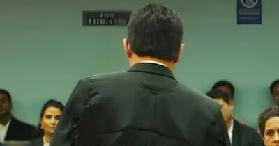 नई दिल्ली. कभी चालाक और खतरनाक विलेन बनकर पर्दे पर दहशत फैलाने वाला यह एक्टर, तो कभी ईमानदार पुलिस अधिकारी बनकर न्याय की लड़ाई लड़ता नजर आता है.  अपनी शानदार एक्टिंग रेंज और दमदार स्क्रीन प्रेजेंस के दम पर इस कलाकार ने हर किरदार को यादगार बना दिया. 90 के दशक में शुरुआत करने के बाद, इस एक्टर ने हमेशा लीक से हटकर रोल चुने और खुद को भीड़ से अलग साबित किया. 