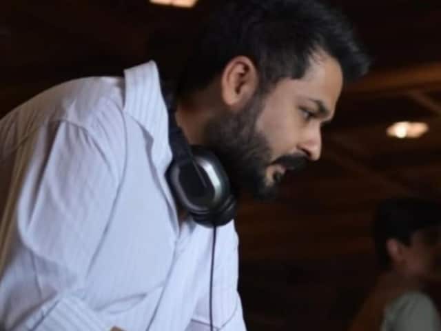 डिस्लेक्सिया को दी मात, हिंदी सिनेमा का बना गीतकार, अब 'धुरंधर' से मचाया भौकाल