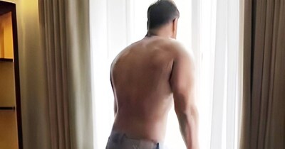 नई दिल्ली. साल 1991 में एक ऐसी फिल्म ने सिनेमाघरों में दस्तक दी थी, जिसके रिलीज होते ही मेकर्स मालामाल हो गए थे. फिल्म में दो नए एक्टर्स ने डेब्यू किया था. फिल्म बॉक्स-ऑफिस पर जबरदस्त हिट साबित हुई. लेकिन फिल्म का हीरो तो आज भी सुपरस्टार बनकर इंडस्ट्री पर राज कर रहा है. लेकिन हीरोइन एक्टिंग से दूर हो चुकी है.