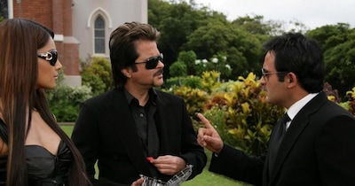 नई दिल्ली: अक्षय खन्ना ने हीरो बनकर हिंदी सिनेमा में कदम रखा. 90 के दौर में रोमांटिक रोल निभाए, फिर 'हंगामा' जैसी फिल्मों में कॉमेडी का लोहा मनवाया, लेकिन दर्शकों ने उन्हें सबसे ज्यादा पसंद जटिल और निगेटिव किरदारों में ही किया. 'छावा' में औरंगजेब बने, तो 'धुरंधर' में रमान डकैत. 'दृश्यम' में उनके पुलिसवाले का रोल कौन भूल सकता है.