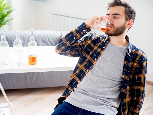 शराब पीने के बाद लोग अपना सेंस क्यों खो देते हैं? ब्रेन पर क्या होता है असर