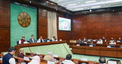 वेस्‍ट एश‍िया तनाव पर ऑल पार्टी मीटिंग शुरू हो गई है.