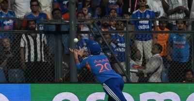 अक्षर पटेल ने लपका टी20 वर्ल्ड कप का बेहतरीन कैच. 