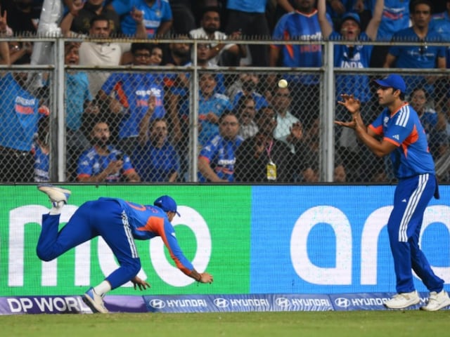 3 ওয়াইডের পর আরশদীপের পাল্টা আক্রমণ... বাউন্ডারিতে ঘটেছে 'রিলে ক্যাচ'-এর অলৌকিক ঘটনা 