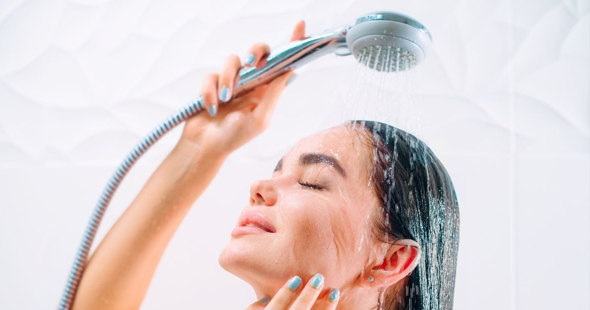 क्या गर्मियों में भी गुनगुने पानी से नहाना चाहिए? इस बारे में क्या है आयुर्वेद का नियम