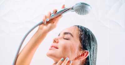 आयुर्वेद में सिर्फ सर्दियों में उष्ण जल से स्नान करना चाहिए.