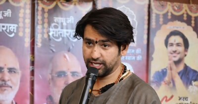 बागेश्‍वर धाम के पंडित धीरेंद्र कृष्‍ण शास्‍त्री ने बड़ा ऐलान कर दिया है. 