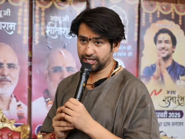 सब त्‍याग कर कहां जा रहे बाबा बागेश्‍वर? भक्‍तों के बीच खुद किया ऐलान