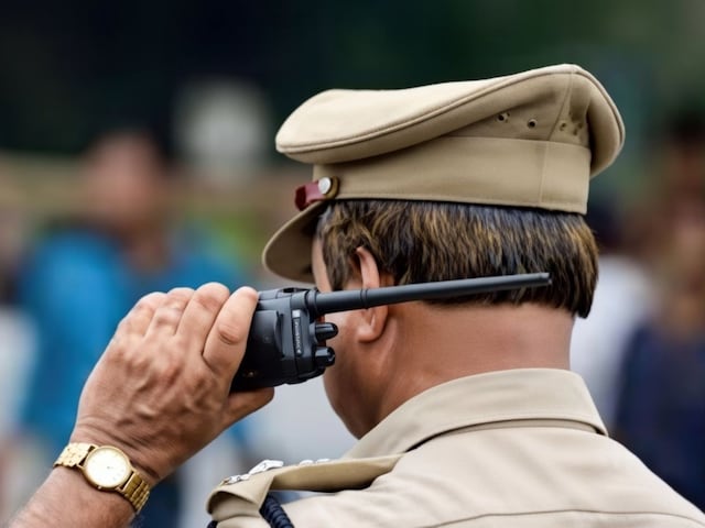 सुनसान प्लॉट में रखे थे दो ड्रम, लोगों ने बुलायी पुलिस, हाथ लगा करोड़ों का माल