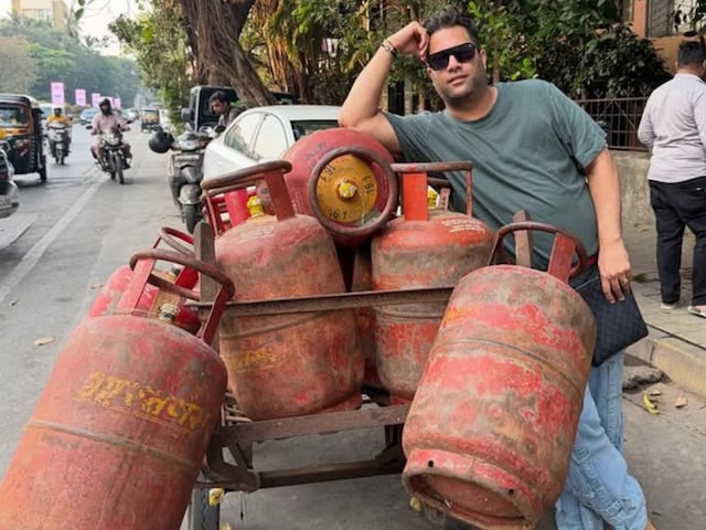 '10 लाख में एक गैस टैंक', सड़क किनारे सिलेंडर बेच रहा एक्टर! पोस्ट हुआ वायरल
