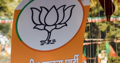 पश्चिम बंगाल में विधानसभा चुनाव की सुगबुगाहट के साथ ही राजनीतिक गतिविधियां भी बढ़ गई हैं. भाजपा अब परिवर्तन यात्रा शुरू करने जा रही है. 