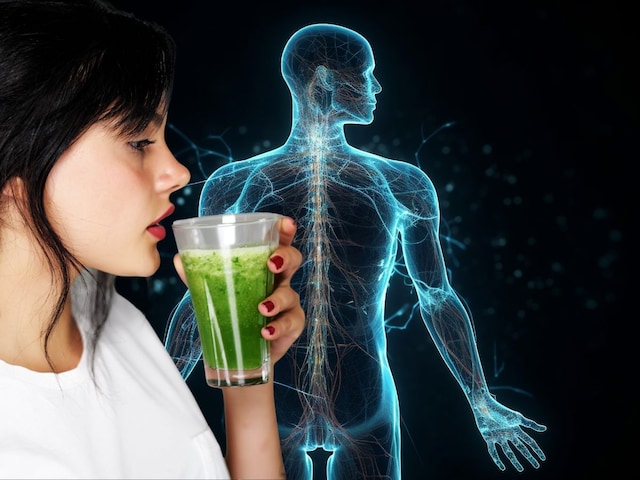 হলুদের পানিতে এই জিনিসটি মিশিয়ে পান করুন, শরীর থেকে সব বর্জ্য দূর হবে।