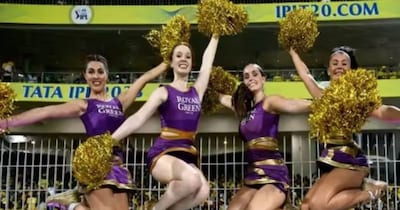 आईपीएल में चीयरलीडर्स को कितने पैसे मिलते हैं. 