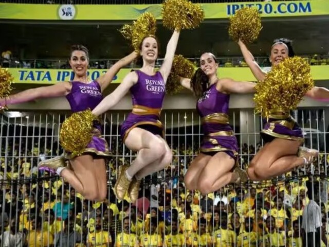 How much salary do cheerleaders who dance on all fours and sixes get?