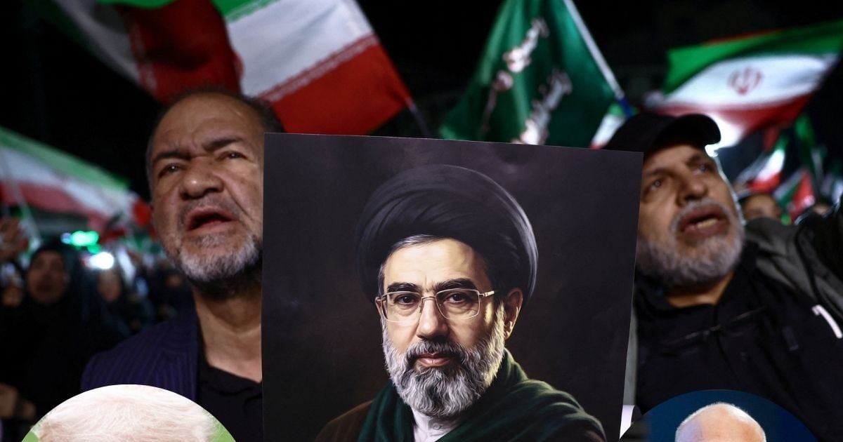 ईरान में मीर जाफर तलाश रहे डोनाल्ड ट्रंप, जंग के बीच ब्रह्मा चेलानी क्यों कर रहे ऐसी भविष्यवाणी