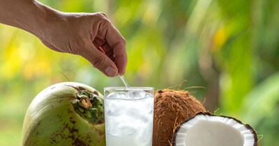 गर्मियों में नारियल पानी हाइड्रेशन को बेहतर बनाने में बेहद लाभकारी है.