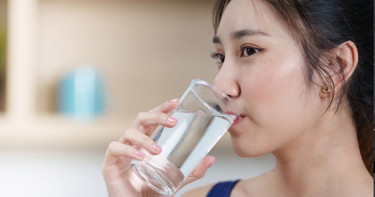 क्या ठंडा पानी पीने से गर्मी से राहत मिल सकती है? चिल्ड वॉटर लोगों को क्यों लगता है अच्छा