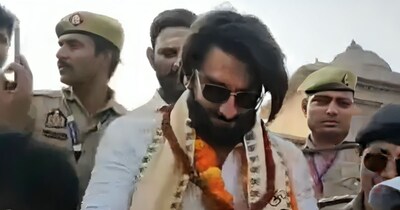 धुरंधर-2 की सफलता के बाद रणवीर सिंह और कृति सेनन पहुंचे काशी विश्वनाथ मंदिर