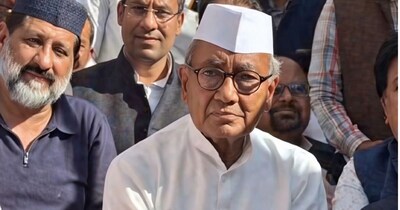 भोपाल में पूर्व सीएम दिग्विजय सिंह अपने सरकारी आवास पर प्रेस कॉन्फ्रेंस की.