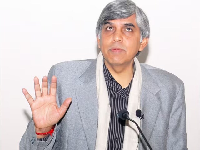 গোমূত্রের চেয়ে ঘোড়ার মূত্র বেশি শক্তিশালী, ঢাবির সাবেক ভিসির বক্তব্য নিয়ে তোলপাড়