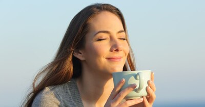 शाम को कॉफी पीने से रात की नींद खराब हो सकती है.