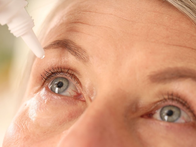 চোখের অস্ত্রোপচারে কোন ধরনের অ্যানেস্থেসিয়া ব্যবহার করা হয়? চোখের সার্জনের কাছ থেকে বুঝে নিন