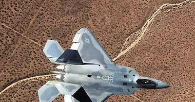 भारत अब नेक्‍स्‍ट-जेन कॉम्‍बैट एरियल सिस्‍टम पर काम कर रहा है. इससे 5th जेनरेशन फाइटर जेट के अटैक को बेअसर करना आसान हो जाएगा. (फाइल फोटो/Reuters)