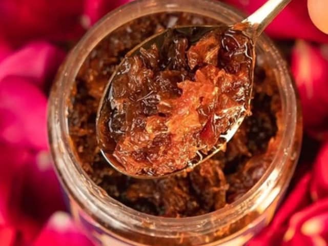 गर्मी में थकान, एसिडिटी और बेचैनी से परेशान? बस 1 चम्मच गुलकंद देगा तुरंत ठंडक