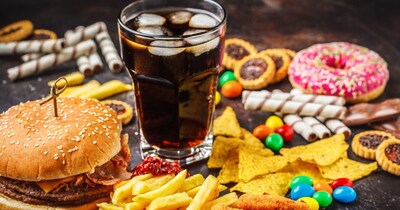 40 की उम्र के बाद जंक फूड का सेवन नहीं करना चाहिए.